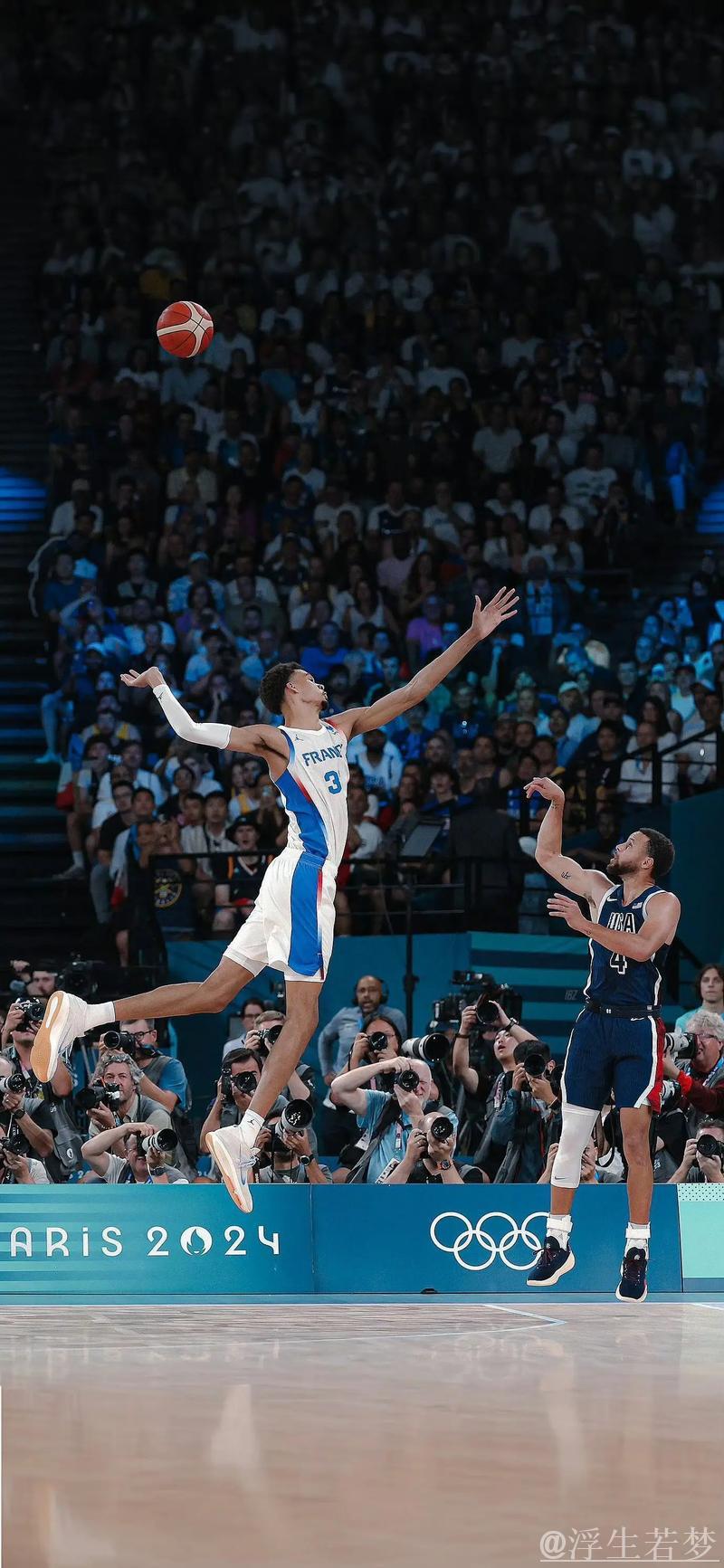 文班亚马持球弧顶干拔三分稳稳命中