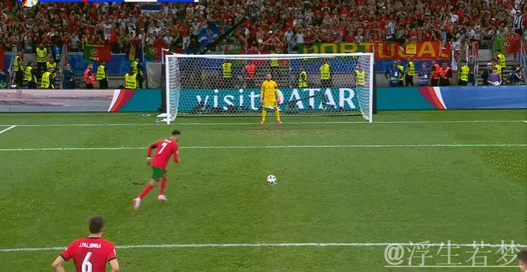 C罗替补决定被菲戈视为葡萄牙足球史上最大失误